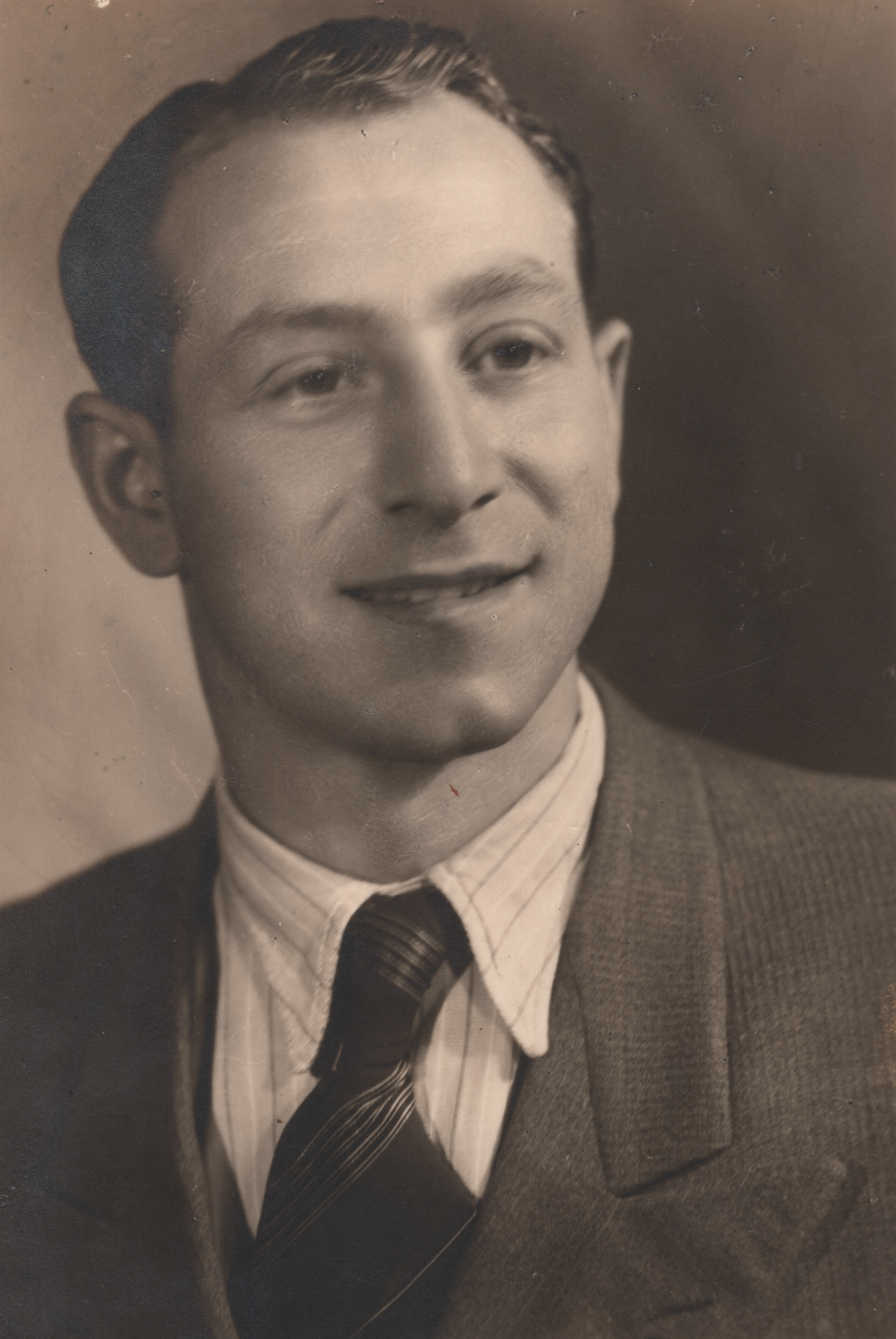 Portrait Yakov Springer als junger Mann im Anzug