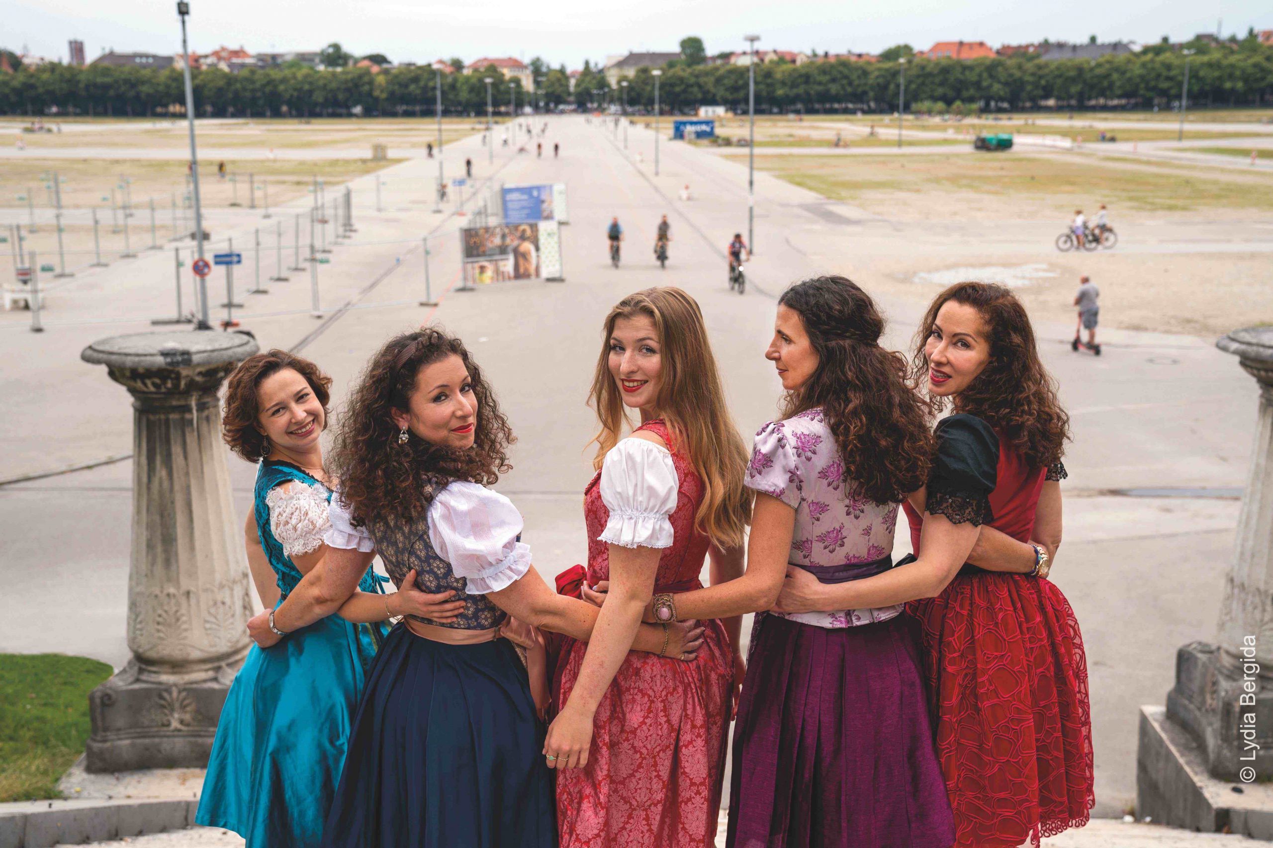 Foto für die Ausstellung „Judn ohne Wiesn. Begegnungen mit Münchnerinnen und Münchnern in Tracht“ von Lydia Bergida.