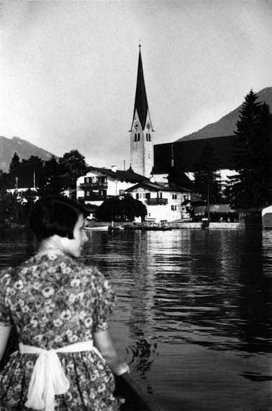 Tegernsee, Blick auf Rottach-Egern. Aus dem Fotoalbum von Grete Weil, um 1930. – Foto: Monacensia. Literaturarchiv und Bibliothek München