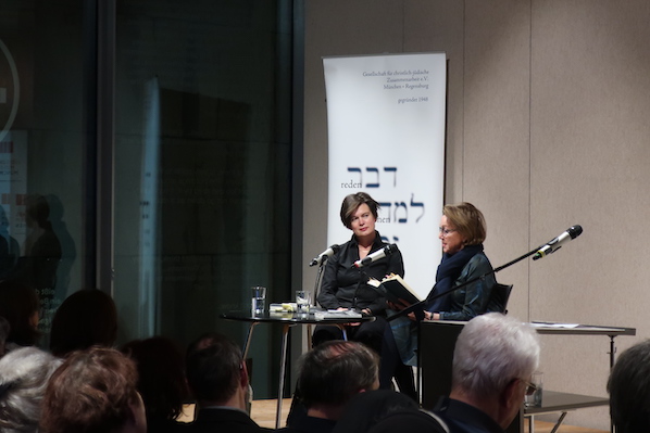 Stefanie Oswalt und Eva Umlauf beim Zeitzeugenabend im Jüdischen Museum München am 23.1.2020