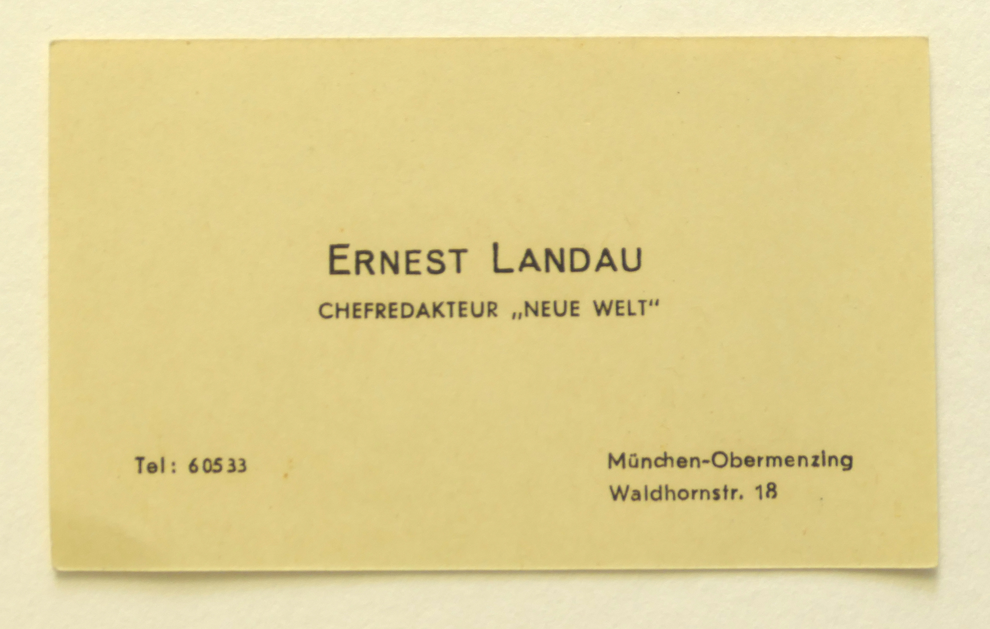 Visitenkarte mit der Aufschrift "Ernest Laudau, Chefredakteur "Neue Welt", München Obermenzing"