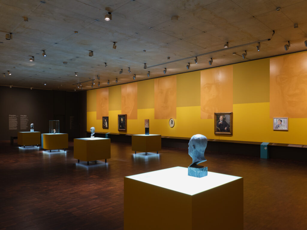 Ausstellungs·ansicht Ebene 1, © Jüdisches Museum München, Foto: Eva Jünger